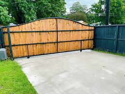 Charming 2-bed Apartment in Houston