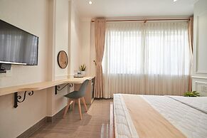 Bin Bin 10 - Mimosa Hotel near Tan Son Nhat Airport