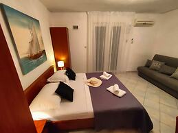 A2 Beachfront apt With big Terrace and sea View