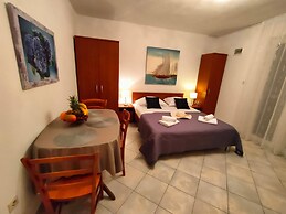 A2 Beachfront apt With big Terrace and sea View