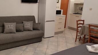 A2 Beachfront apt With big Terrace and sea View