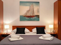 A2 Beachfront apt With big Terrace and sea View