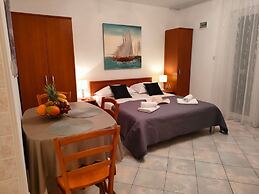 A2 Beachfront apt With big Terrace and sea View