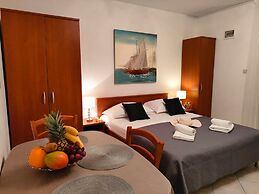 A2 Beachfront apt With big Terrace and sea View