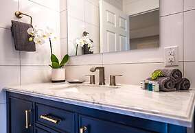 Modern & Tropical Oceanside Vistas