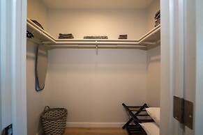 Modern & Tropical Oceanside Vistas