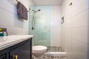 Modern & Tropical Oceanside Vistas