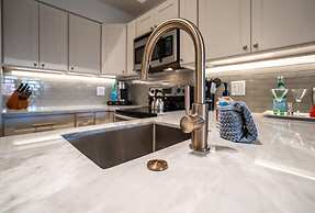 Modern & Tropical Oceanside Vistas