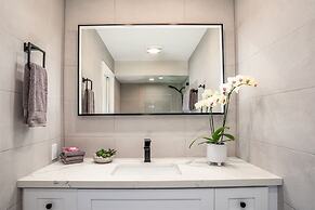 Upscale Oceanfront Penthouse Vistas