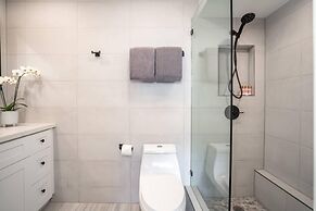 Upscale Oceanfront Penthouse Vistas