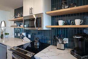 Upscale Oceanfront Penthouse Vistas