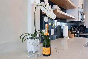 Upscale Oceanfront Penthouse Vistas