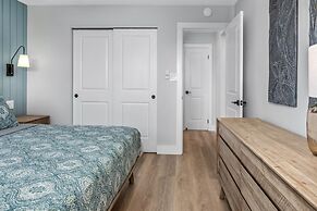 Upscale Oceanfront Penthouse Vistas