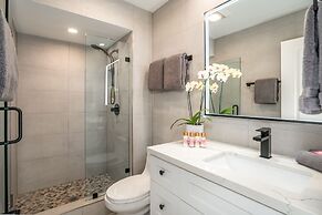 Upscale Oceanfront Penthouse Vistas