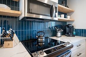 Upscale Oceanfront Penthouse Vistas