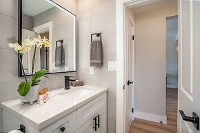 Upscale Oceanfront Penthouse Vistas