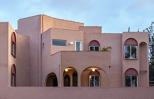 Casa Rosa by Domi Housing