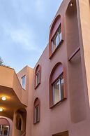 Casa Rosa by Domi Housing