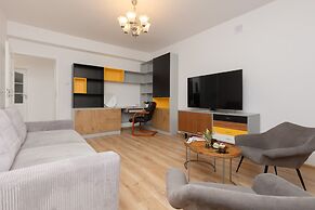 Warsaw Apartment Mokotowska by Renters