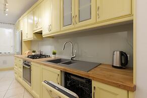 Warsaw Apartment Mokotowska by Renters