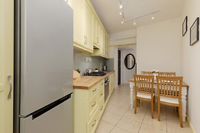 Warsaw Apartment Mokotowska by Renters
