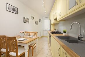 Warsaw Apartment Mokotowska by Renters