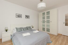 Warsaw Apartment Mokotowska by Renters