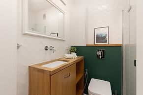 Warsaw Apartment Mokotowska by Renters