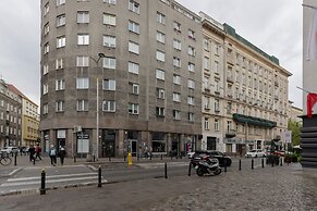 Warsaw Apartment Mokotowska by Renters