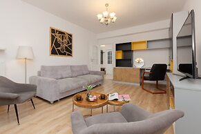 Warsaw Apartment Mokotowska by Renters