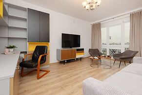 Warsaw Apartment Mokotowska by Renters