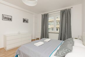 Warsaw Apartment Mokotowska by Renters