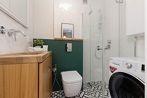 Warsaw Apartment Mokotowska by Renters
