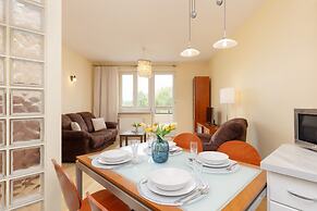 Spacious Apartment Pruszkow by Renters