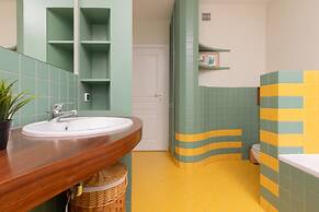 Spacious Apartment Pruszkow by Renters