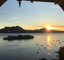Pandora Lake View Stresa