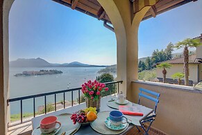 Pandora Lake View Stresa