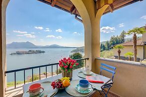 Pandora Lake View Stresa