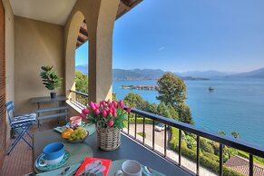 Pandora Lake View Stresa