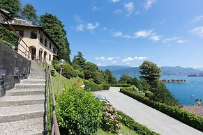 Pandora Lake View Stresa