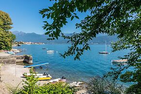 Pandora Lake View Stresa