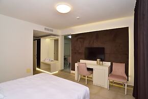 M2 Hotel