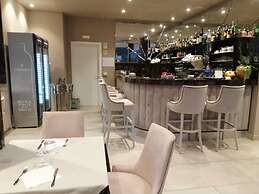 M2 Hotel