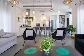 YalaRent Hilltop Penthouse- Private Pool