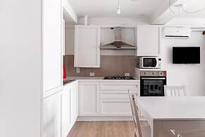 Bright and Cozy Studio by Wonderful Italy