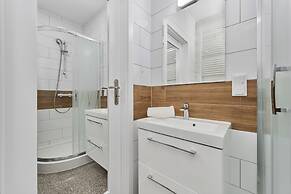 Sunny Studio Krakowska by Renters