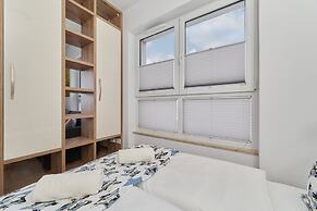 Sunny Studio Krakowska by Renters