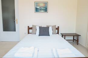 Spacious New apt w View in Agia Varvara