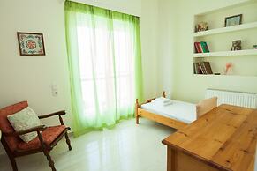 Spacious New apt w View in Agia Varvara