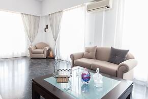 Spacious New apt w View in Agia Varvara